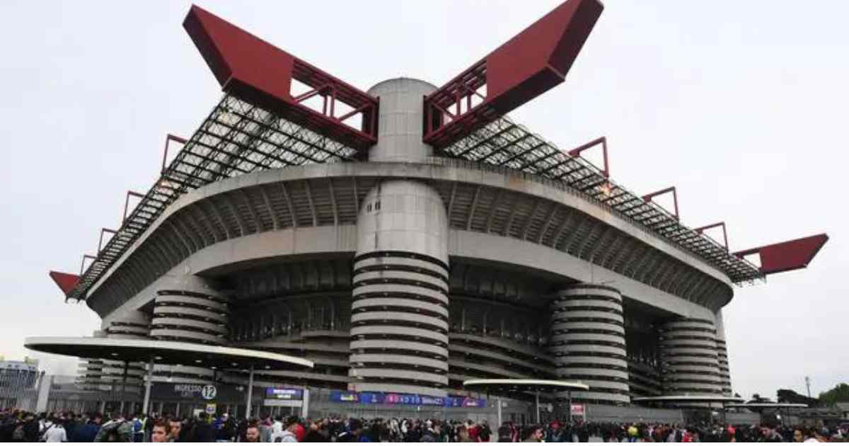  AC Milan vs Verona : The start of AC Milan's Serie A home match vs Verona has been delayed by 25 minutes due to heavy rain.